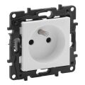 Niloé™ Step  zásuvka 2P+T cl.bílá *863133 Legrand