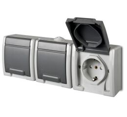 ATLAS *19089 IP55 Zásuvka 3x 2P+PE SCHUKO, 3-nás. vodorovná, na povrch, šedá.