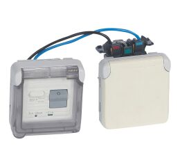 PLX55 ZÁS. 2P+T 30MA PR.CH.BÉŽ  *069645 Legrand