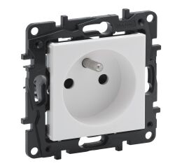Niloé™ Step  zásuvka 2P+T cl.bílá *863133 Legrand