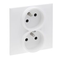 Niloé™ Step  zásuvka 2x2P+T cl.bílá  *863127 Legrand