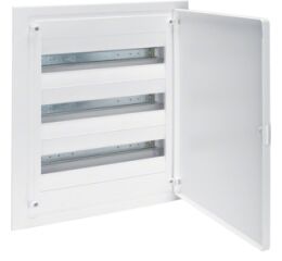 Hager VF318PD Rozvodnice zapuštěná golf, IP40, 3-řadá, 54 mod., plná dvířka