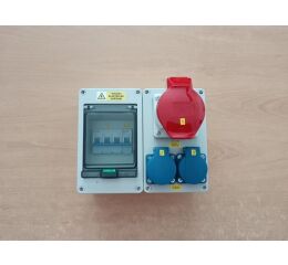 Skříň EK012BM4 zásuvková kombinace zásuvka 1x32A/5-pól 400V + 2x230V IP44 osazená jističi